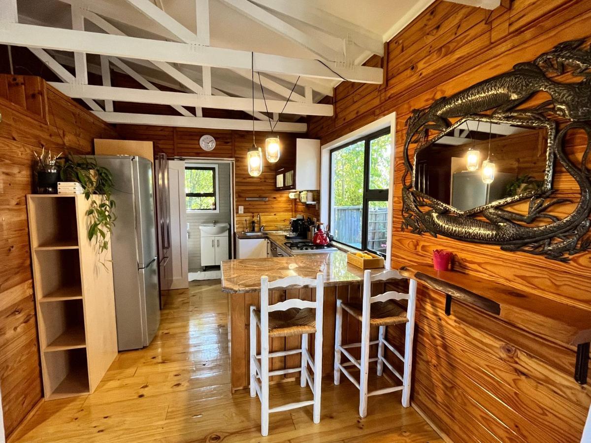 Moonriver Cottage, Prime Lagoon Views & Solar Power Книсна Екстериор снимка