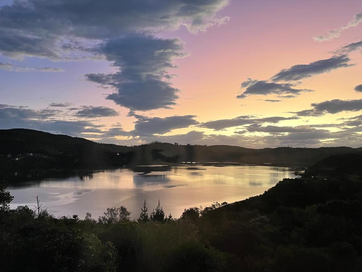 Moonriver Cottage, Prime Lagoon Views & Solar Power Книсна Екстериор снимка